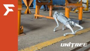 Perro robot Unitree inspeccionando entorno industrial en Argentina con tecnología autónoma