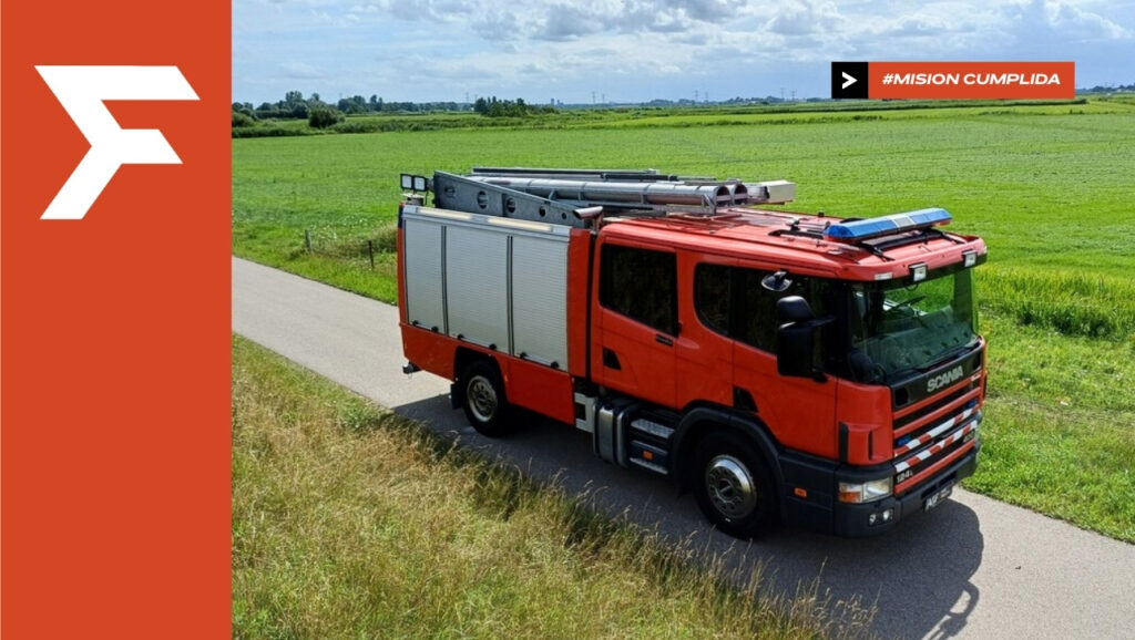 Autobomba europea en ruta, traslado coordinado por Framex vía RORO y carga proyecto hacia cuarteles de Argentina.